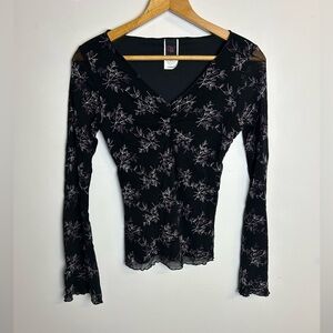 W Wrapper Vtg Y2K Top Blouse Size L Stretch Bell Sleeve Embroidery V-Neck Goth